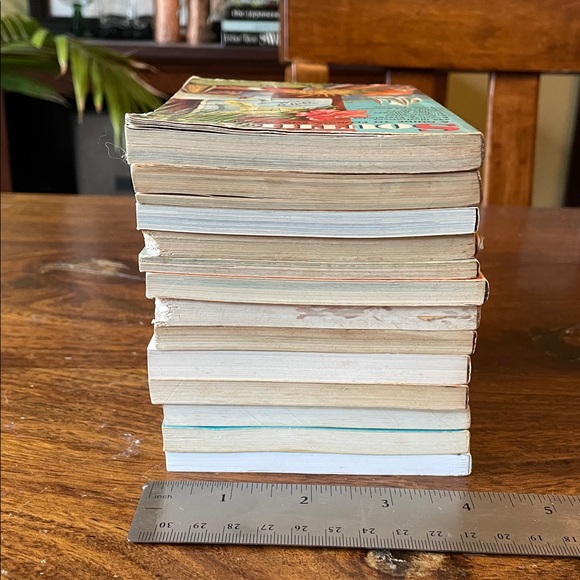 13 GOLDEN GUIDE Vintage Reference Books: Shells Fossils Spiders Trees Rocks MORE - Picture 6 of 15